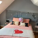 Le Refuge Des Etoiles Et Bed and breakfast